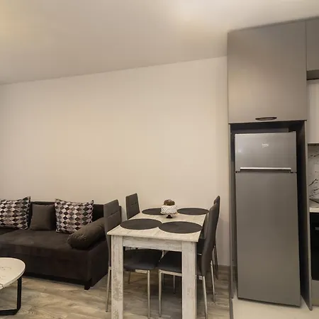 Stylish 2 Bdr At An Excellent Location Sofia