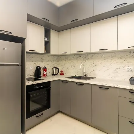 Stylish 2 Bdr At An Excellent Location Apartament