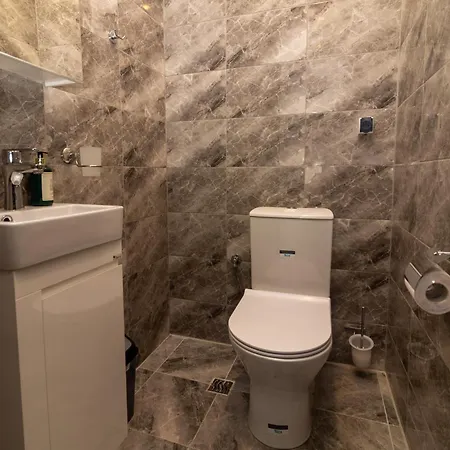 Stylish 2 Bdr At An Excellent Location Apartament