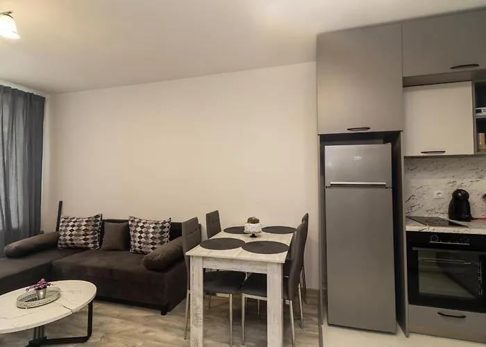 Stylish 2 Bdr At An Excellent Location Sofie