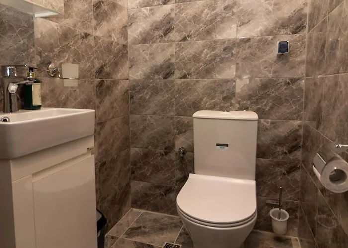 Stylish 2 Bdr At An Excellent Location Apartment