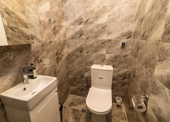 Stylish 2 Bdr At An Excellent Location Sofia